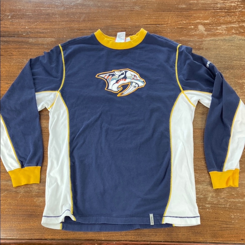 Women’s Nashville Predators Hockey NHL Reebok long sleeve t-shirt tee Medium M